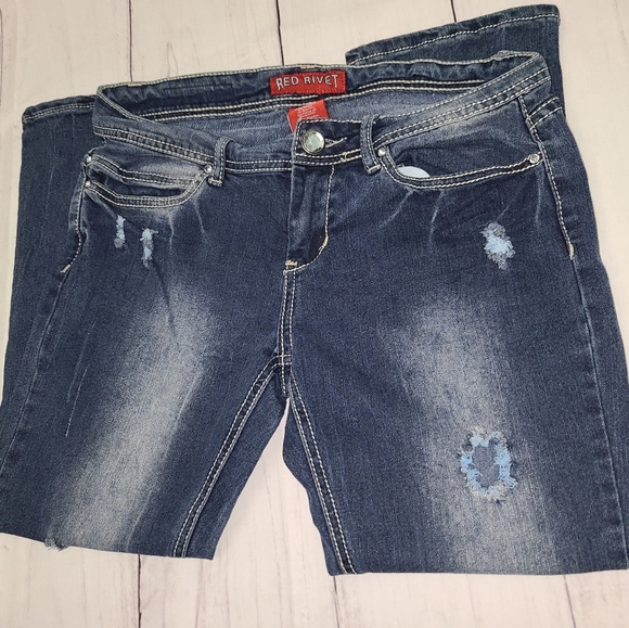 Red Rivet Jean Capri - Picture 3 of 11